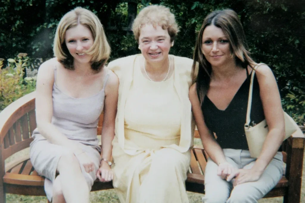 Claudia with her mother Joan and sister Alexandra