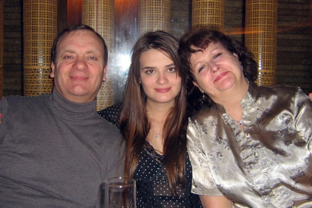 Lindsay Hawker pictured with parents Bill and Julia